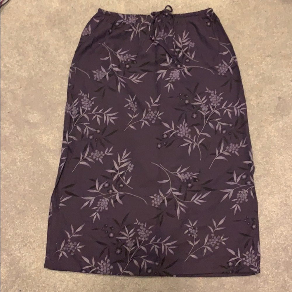 🦄3/$30 Purple floral rayon skirt